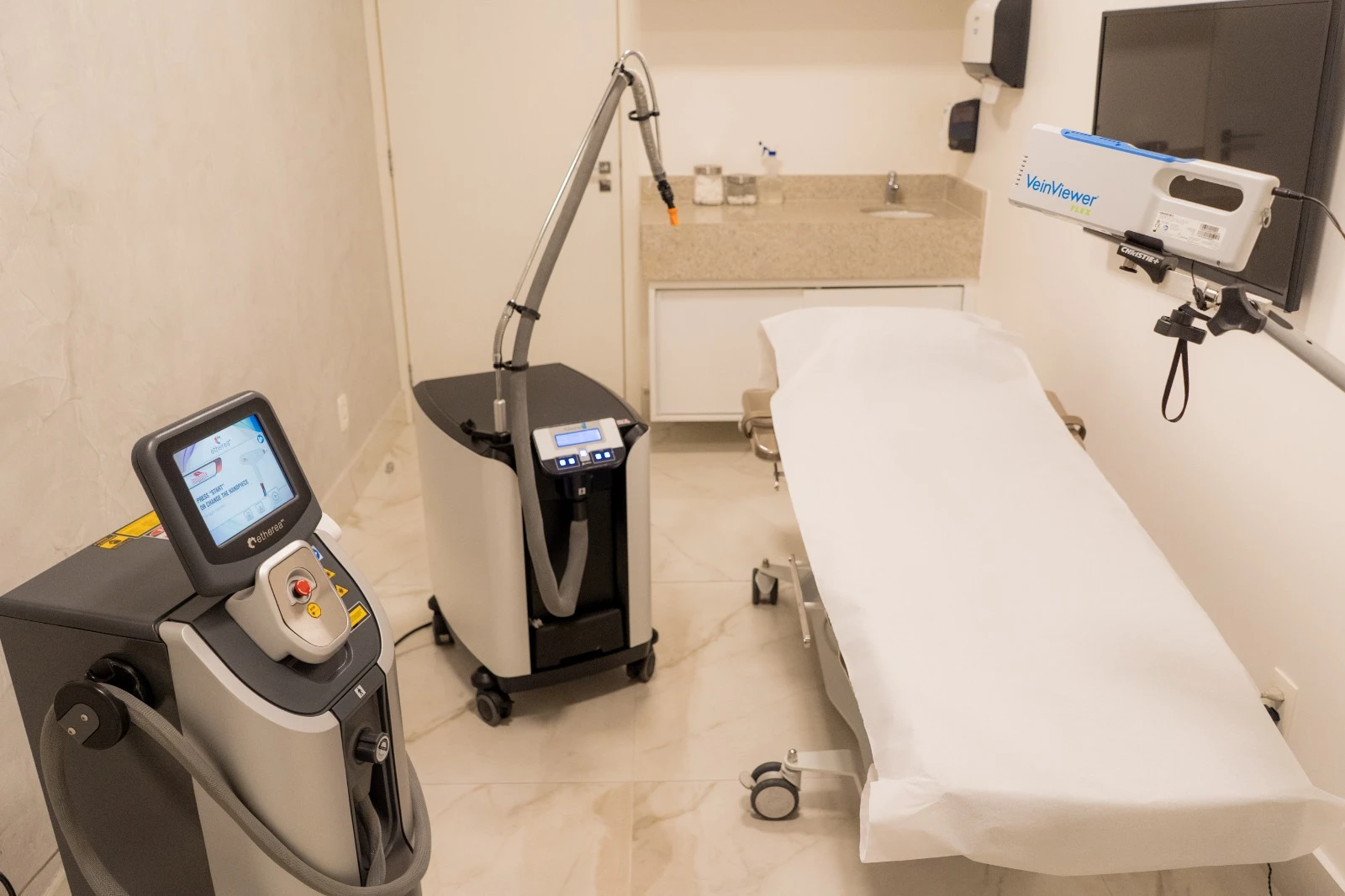 Sala com equipamento vascular